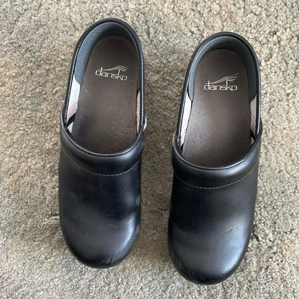 Clogs - Picture 2 of 3